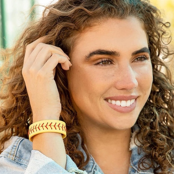 NEW Softball Bracelet 🥎 - Picture 4 of 7